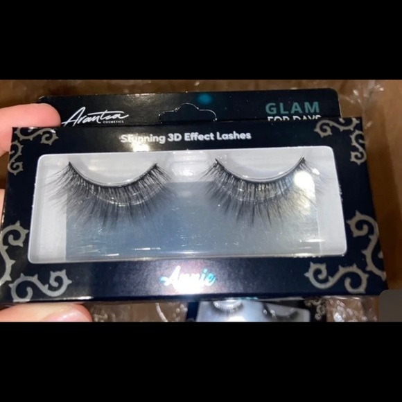 Lashes - Picture 2 of 3